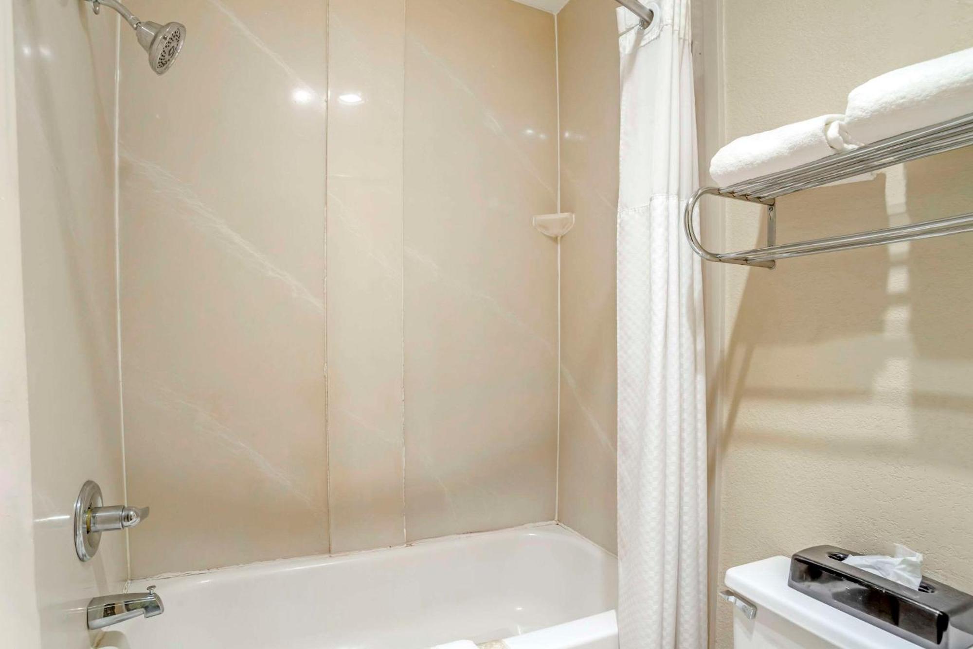 Quality Inn Near Speedway Wilkesboro Εξωτερικό φωτογραφία